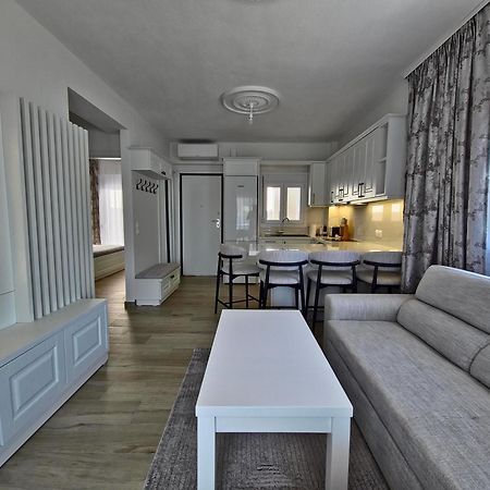 Royal Apartments - Nikiti Екстериор снимка