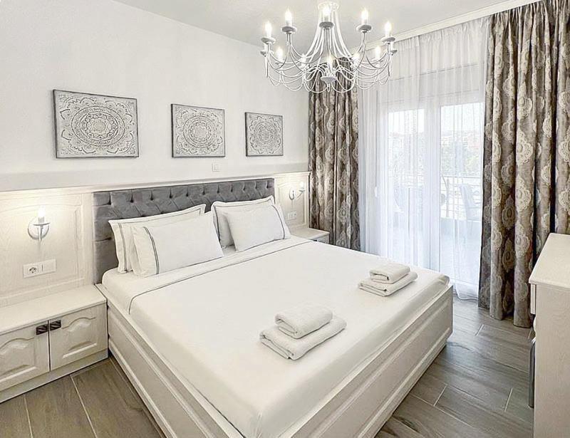 Royal Apartments - Nikiti Екстериор снимка