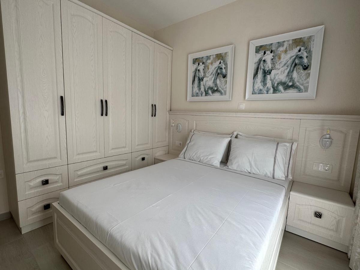 Royal Apartments - Nikiti Екстериор снимка