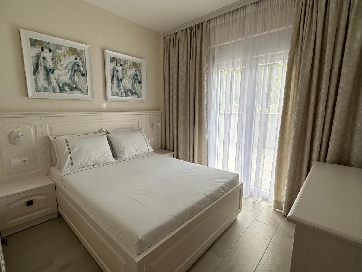 Royal Apartments - Nikiti Екстериор снимка