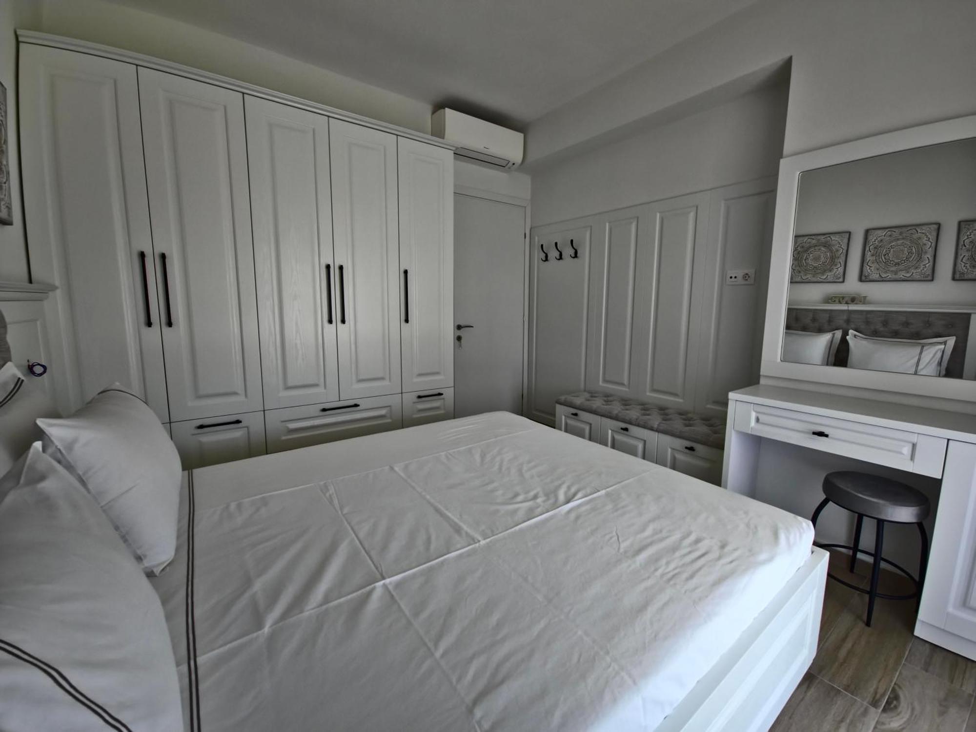 Royal Apartments - Nikiti Екстериор снимка