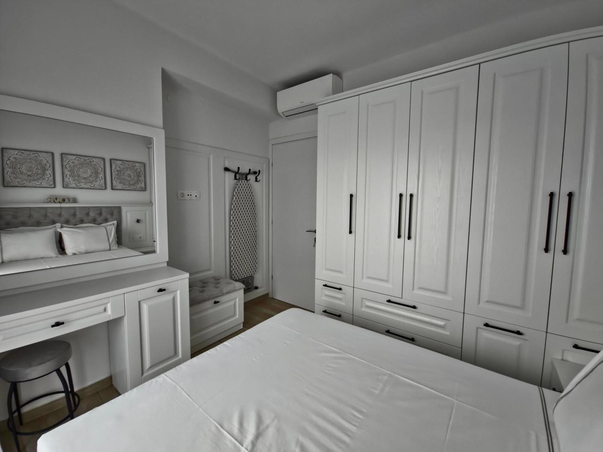 Royal Apartments - Nikiti Екстериор снимка