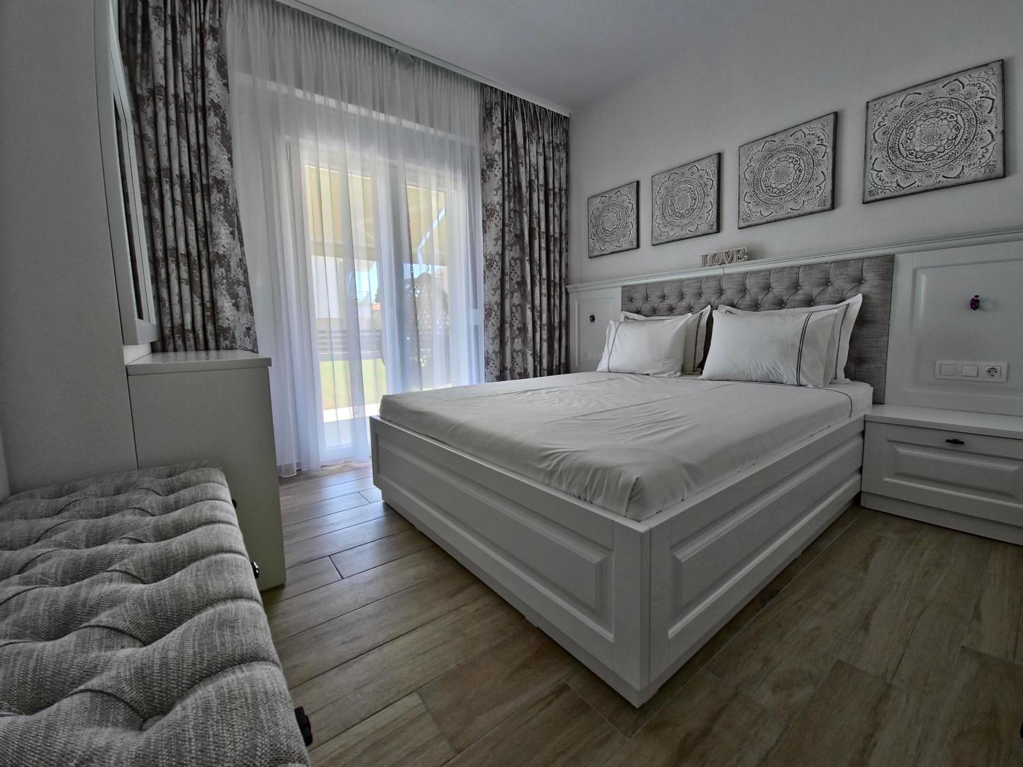 Royal Apartments - Nikiti Екстериор снимка